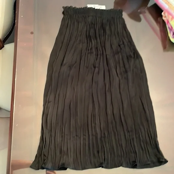 NWT Topshop Pleated Crushed Satin Skirt in Black - Picture 2 of 7